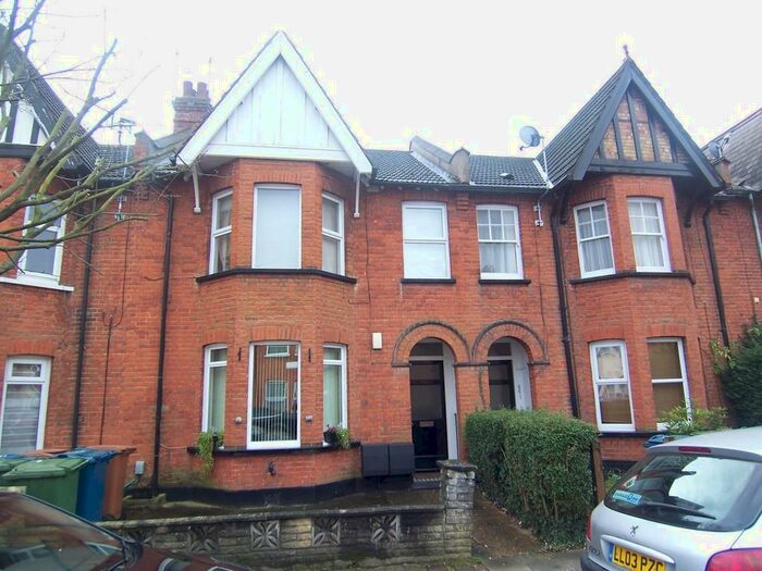 2 Bedroom Flat To Rent In Rosslyn Crescent, Harrow, HA1