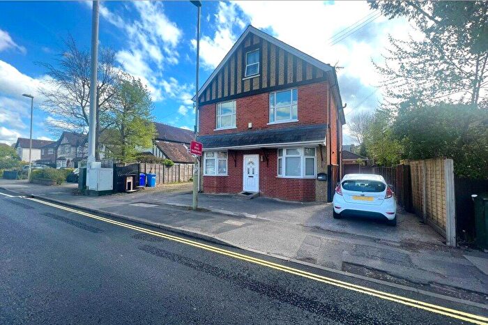 2 Bedroom Flat To Rent In Kings Road, Fleet, Hampshire, GU51