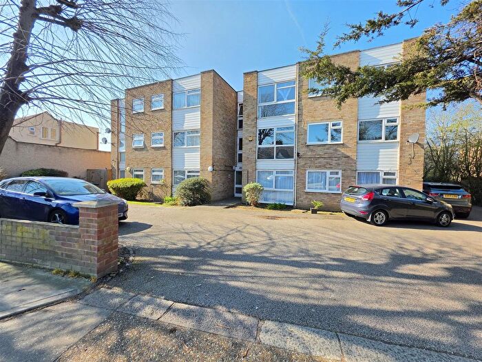 2 Bedroom Flat For Sale In Goodmayes Lane, Ilford, IG3