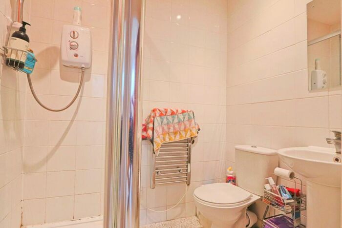 Studio To Rent In Berkeley Square, Bristol, BS8 - Photo 3