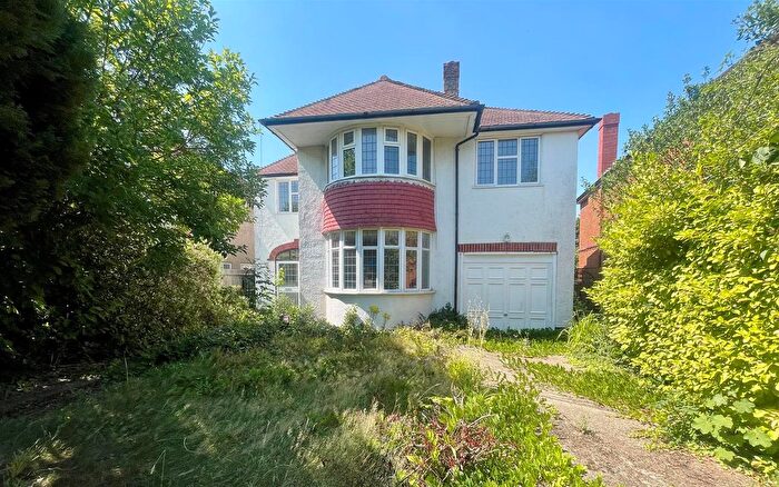4 Bedroom Detached House For Sale In Holmwood Road, Cheam, SM2