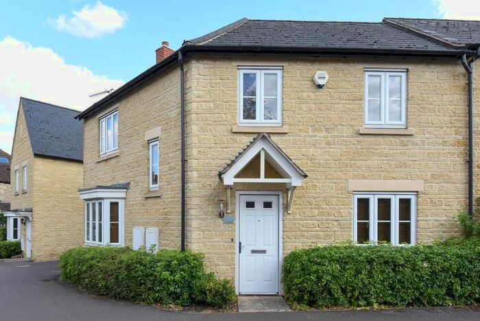 3 Bedroom Semi-Detached House To Rent In Witney, Oxfordshire, OX28