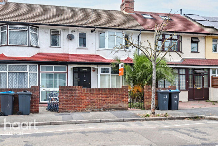 2 Bedroom Flat For Sale In Bond Road, Mitcham, CR4