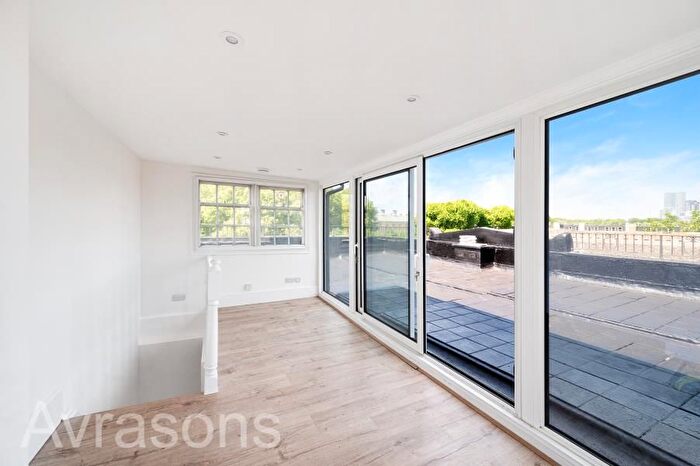 3 Bedroom Flat To Rent In Old Woolwich Road, Greenwich, SE10