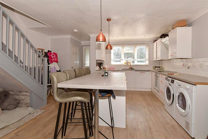 3 Bedroom End Of Terrace House For Sale In Montgomery Road, South Darenth, Dartford, Kent, DA4