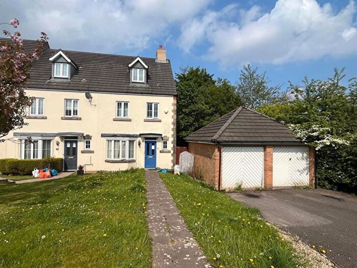 4 Bedroom End Of Terrace House For Sale In Cae Llwydcoed, Bridgend, CF31