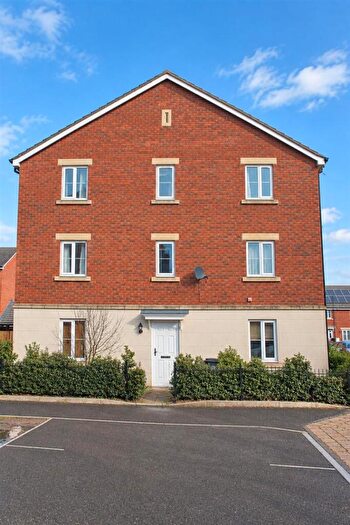 4 Bedroom End Of Terrace House To Rent In Amis Walk, Horfield, BS7