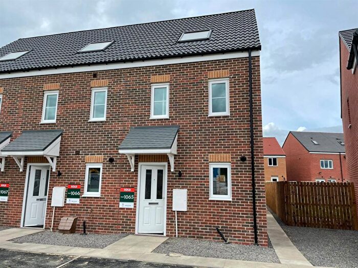 3 Bedroom Semi-Detached House To Rent In Ermin Close, Stockton-On-Tees, TS17