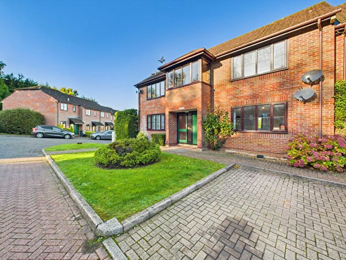 1 Bedroom Flat For Sale In Stoney Grove, Chesham, Buckinghamshire, HP5