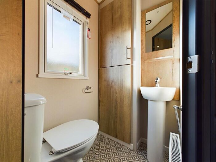 2 Bedroom Chalet For Sale In Woodthorpe Leisure Park, Woodthorpe, Alford, LN13