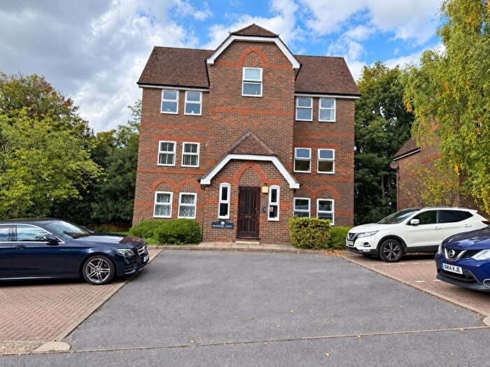 2 Bedroom Flat To Rent In Malmers Well Road, High Wycombe, HP13