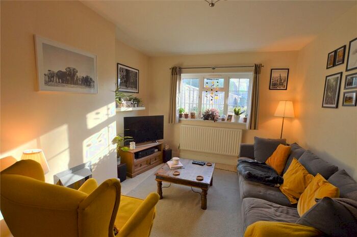 3 Bedroom Maisonette To Rent In Gibbs Square, London SE19