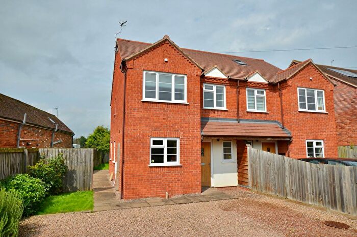 4 Bedroom Semi-Detached House For Sale In Broadway Lane, Fladbury, Pershore, WR10