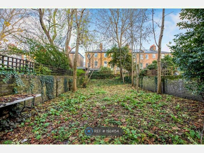 1 Bedroom Flat To Rent In Navarino Road, London, E8