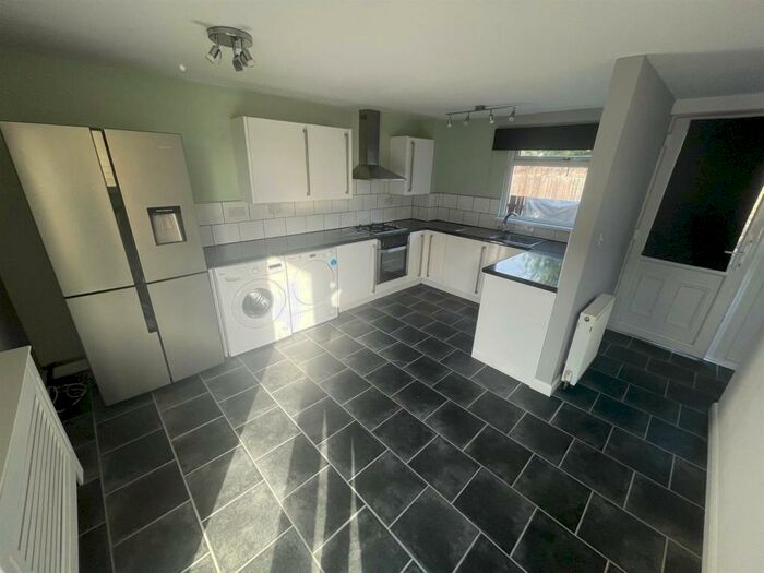4 Bedroom Terraced House To Rent In Cadeleigh Close, Hull, HU7