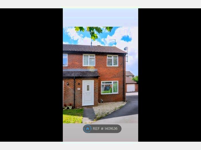3 Bedroom Semi-Detached House To Rent In Manston Close, Bicester, OX26