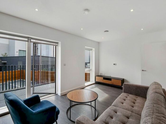 2 Bedroom Flat To Rent In Denning Avenue, Croydon, CR0