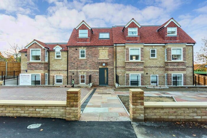 1 Bedroom Flat To Rent In The Croft, Whitehall Road, IG8