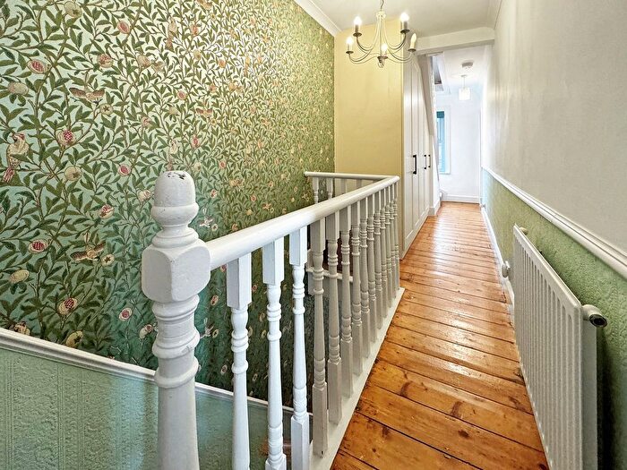 3 Bedroom Terraced House For Sale In Station Road, Amersham, HP6