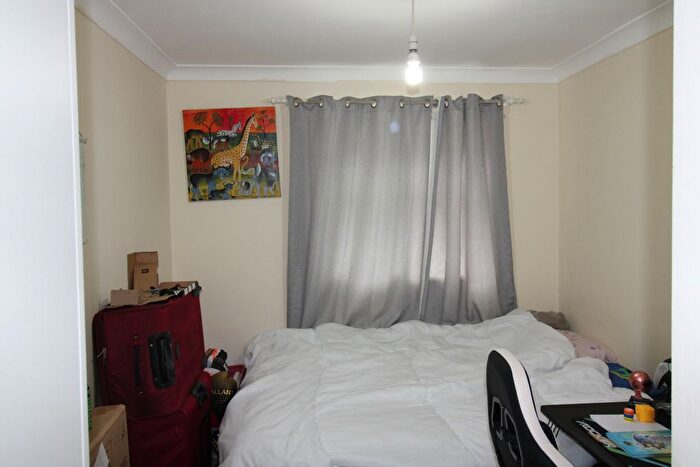 2 Bedroom Flat To Rent In Memorial Close, Hounslow, TW5