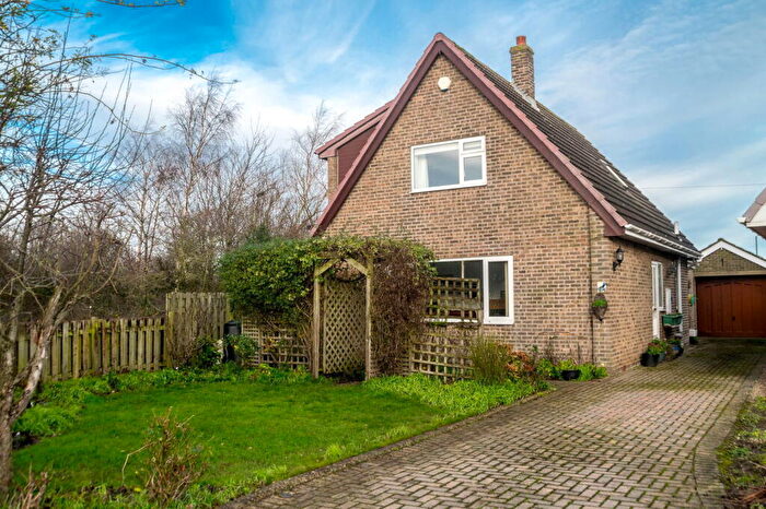 3 Bedroom Detached House For Sale In Saxon Close, Emley, HD8