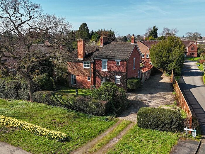 4 Bedroom Detached House For Sale In Towthorpe Road, Haxby, York, YO32