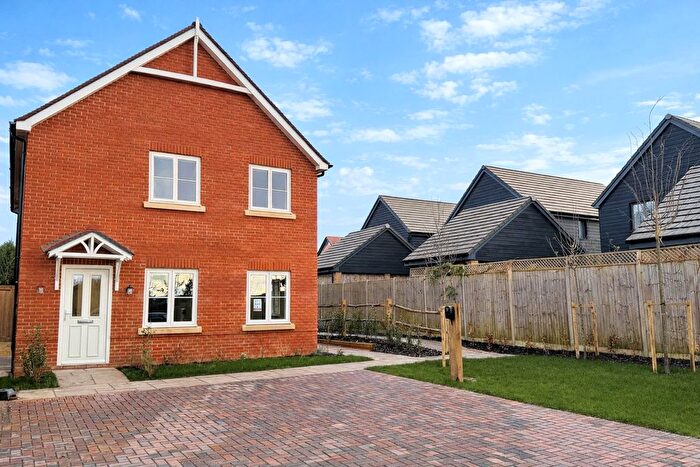 2 Bedroom Maisonette For Sale In Warfield, Berkshire, RG42