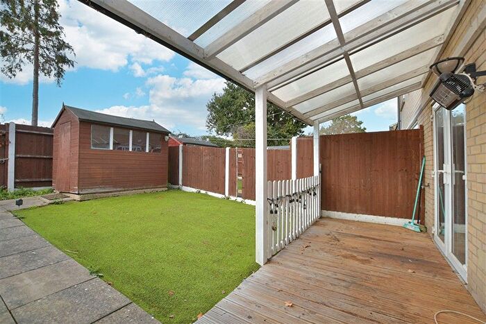 5 Bedroom Semi-detached House For Sale In Market Avenue, Wickford, Essex, SS12