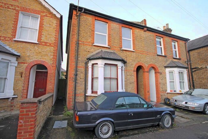 2 Bedroom Flat To Rent In Hardman Road, Kingston Upon Thames, KT2