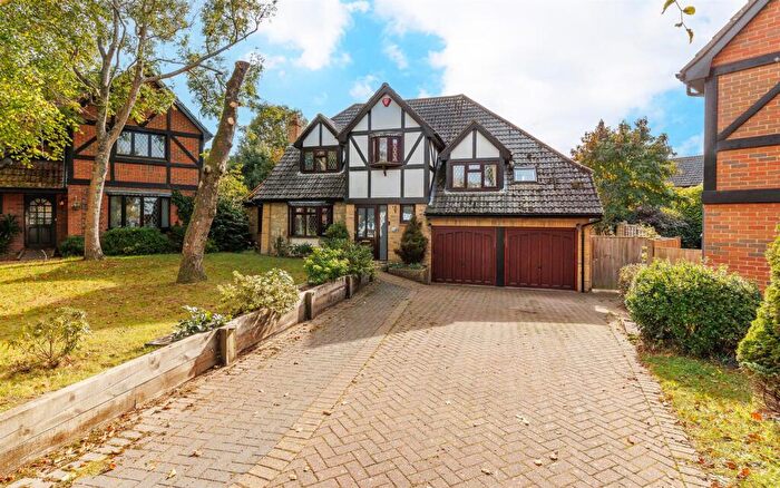 4 Bedroom Detached House For Sale In Spacious Detached Home With Solar Panels - Old Road, East Cowes, PO32