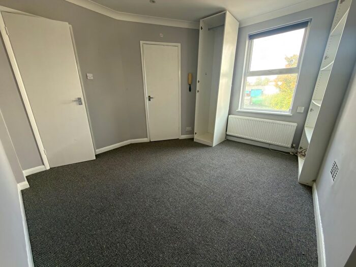 Studio To Rent In Haddon Road, Sutton, SM1