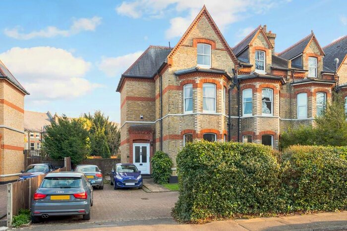 1 Bedroom Flat To Rent In Surbiton Hill Park, Surbiton, KT5