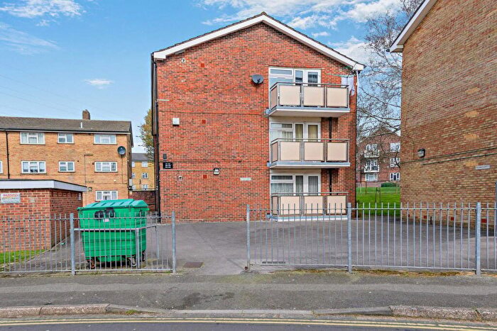3 Bedroom Flat For Sale In Halstead Road, Portsmouth, PO6