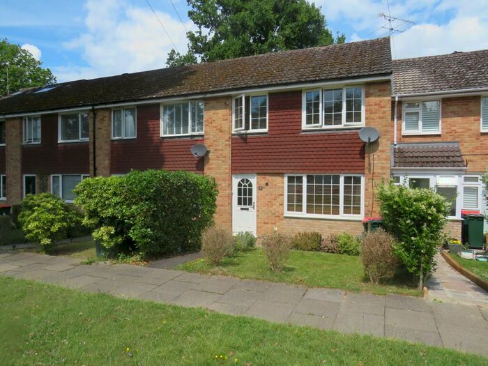3 Bedroom Chalet To Rent In Headley Close, Crawley, RH10