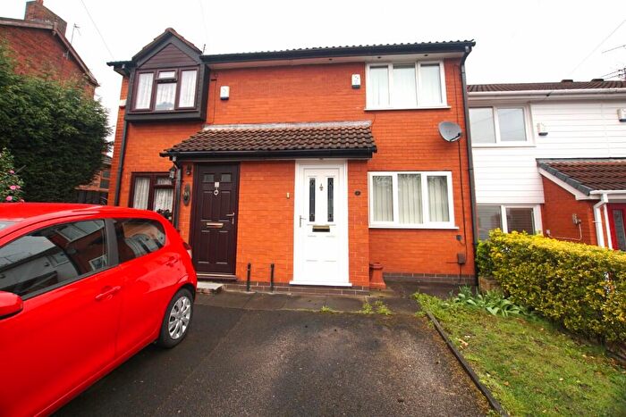 2 Bedroom Mews For Sale In West St, Dukinfield, **Modern**, SK16