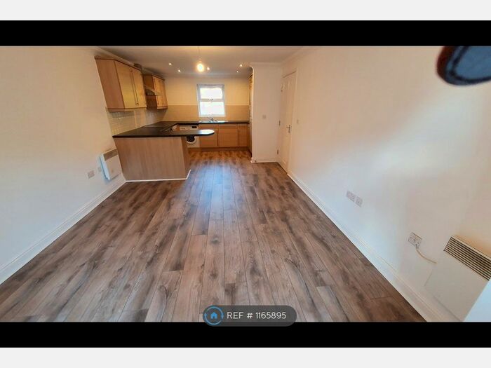 2 Bedroom Flat To Rent In Moss Hey, Wirral CH63