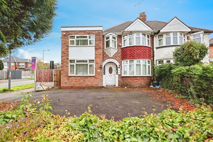 3 Bedroom Semi Detached House For Sale In Brays Road, Birmingham, B26