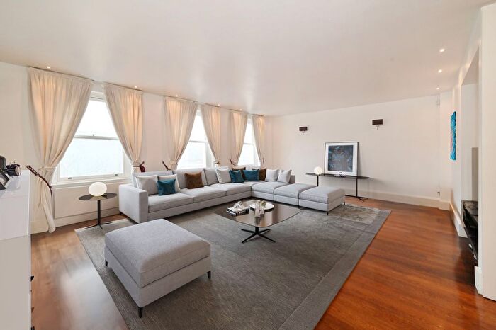 4 Bedroom Flat To Rent In Queen's Gate, London, SW7