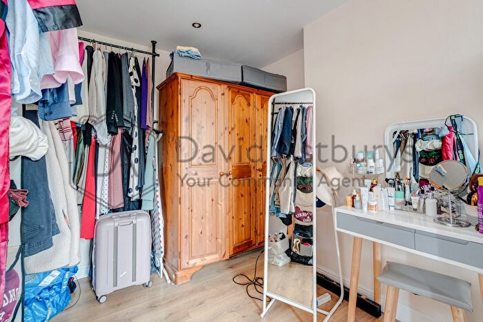 1 Bedroom Flat To Rent In Brondesbury Villas, Queen's Park, London, NW6