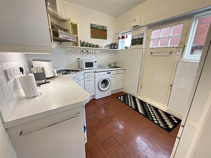 3 Bedroom Property For Sale In Newlands Avenue, Scarborough, YO12
