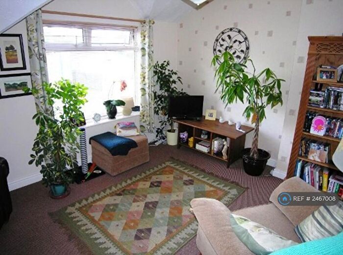 2 Bedroom Flat To Rent In Headlands Grove, Swindon, SN2
