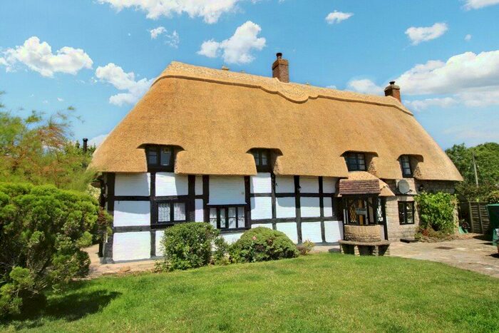 5 Bedroom Link Detached House For Sale In Packhorse Lane, Purton, SN5