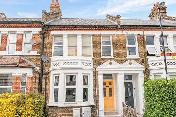 2 Bedroom Flat For Sale In Holmesley Road, London, SE23