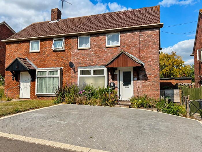 2 Bedroom Semi-Detached House For Sale In Kelvin Hill, Basingstoke, RG22
