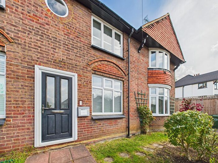 2 Bedroom Flat To Rent In West Wycombe Road, High Wycombe, Buckinghamshire, HP12