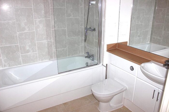 2 Bedroom Duplex For Sale In Bramwell Way, London, E16