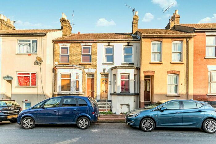 3 Bedroom Terraced House To Rent In Thorold Road, Chatham, Kent, ME5