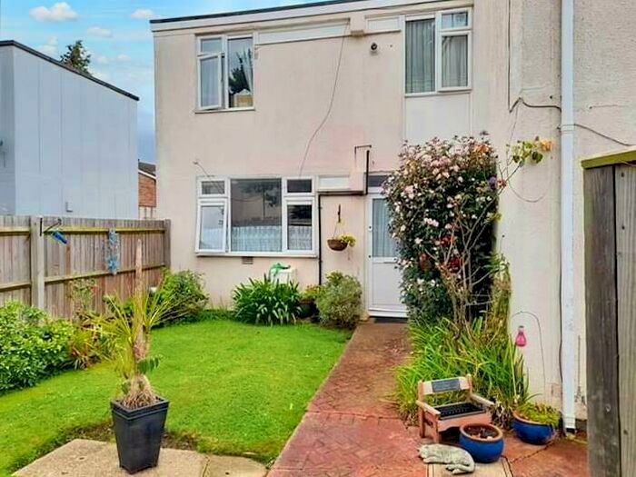 2 Bedroom End Of Terrace House To Rent In Knights, Basildon, SS15