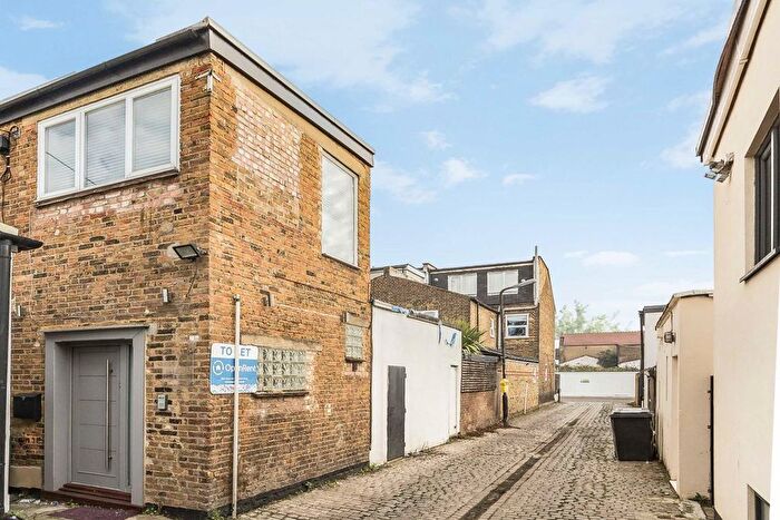 1 Bedroom Property For Sale In Hamilton Road Mews, Wimbledon, SW19