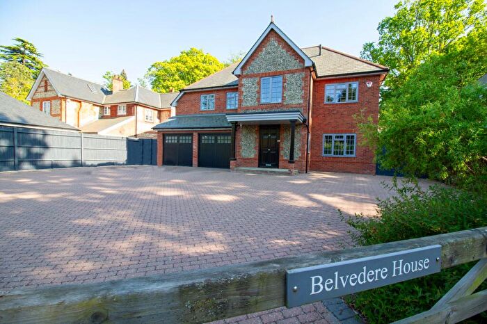 6 Bedroom Detached House For Sale In Elvetham Road, Fleet, GU51